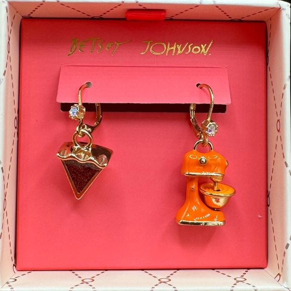AUTHENTIC NWT Betsey Johnson Thanksgiving/Christmas earrings - Picture 1 of 8